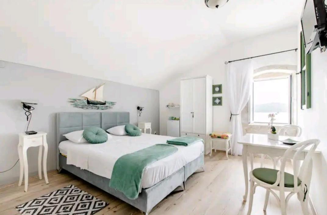 Heritage Rooms Kut Vis Pokoj fotografie